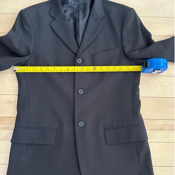Sleek unisex Sisley blazer made in Italy. - Picture 5 of 8